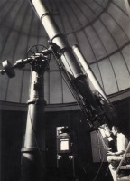Foto storica del prof. Piero Tempesti al telescopio rifrattore Cooke di Collurania a Teramo.jpg