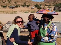 abito tradizionale delle donne namibiane...ha ben 7 sottane, altro che burka!