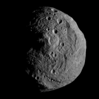 PIA14313.png (257.59 KiB) Visto 2333 volte Elaborazione da me effettuata sull'immagine TIFF originale (risoluzione originale: 1.4 km, scala: 0,6 km/pixel)