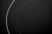 Immagine ottenuta in 120 secondi mentre la montatura girava in AR la traccia più luminosa è la stella polare.