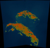Elaborazione a falsi colori che evidenzia i getti di gas e la luce cinerea che illumina la parte in ombra della "testa" di 67P