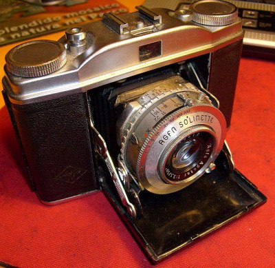 Agfa Solinette II 1954 aperta vista di lato