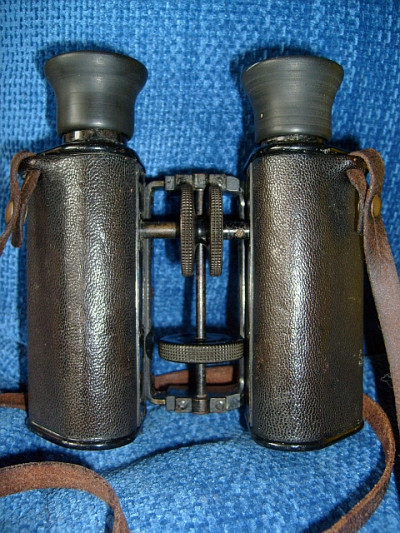 Goerz Trieder 1897 12x in piedi dopo la cura