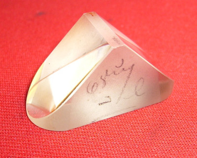 Particolare prisma smontato con firma del tecnico Goerz